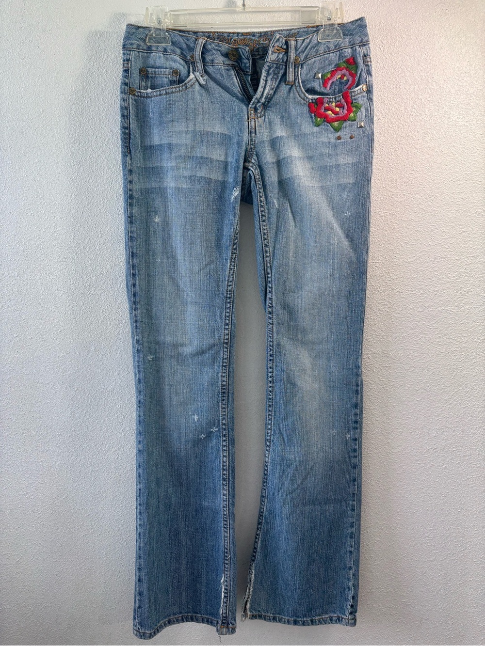 Women’s Squeeze Brand Low-Rise Embroidered Jeans Size 3